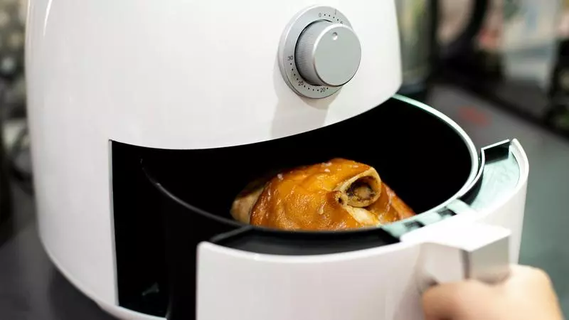 Ce este o friteuză cu aer cald - avantaje și dezavantaje